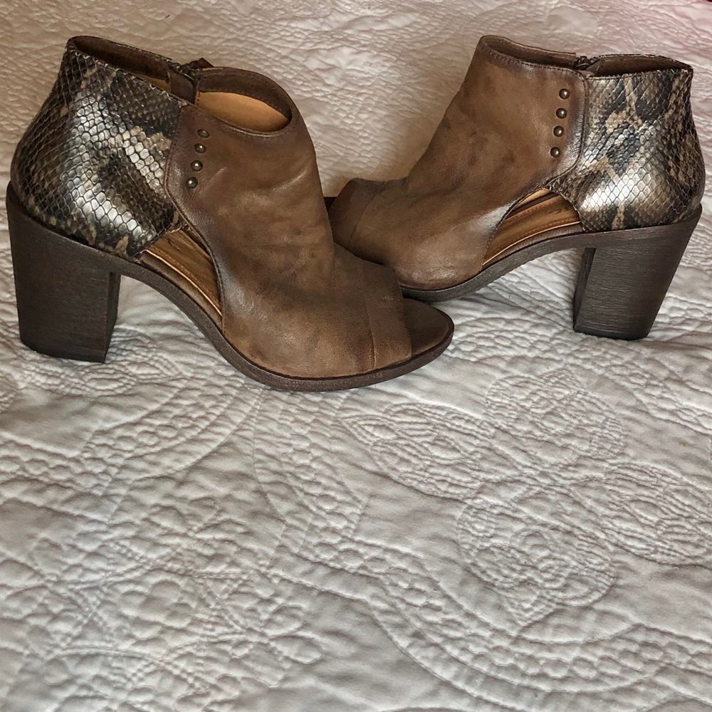 Trask Snakeskin Brown Booties with Cutout- Size 7